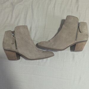 Frye Suede Western Ankle Boots • Tan Cowgirl Booties • Vintage Western Aesthetic